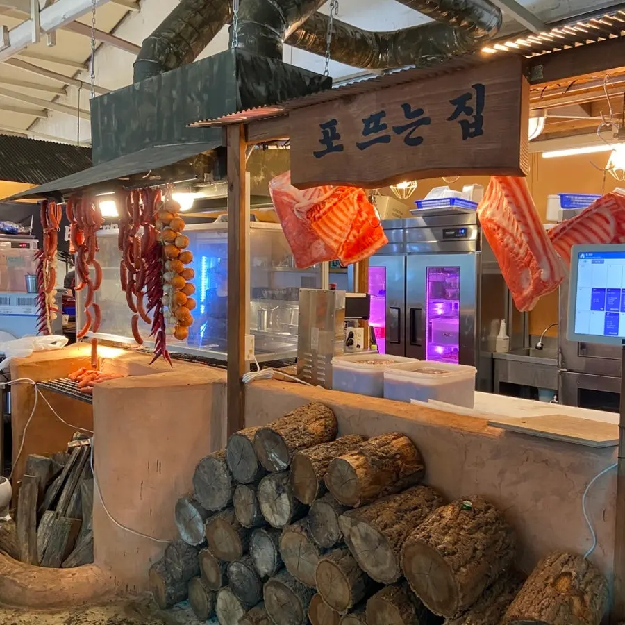 가족 외식하기 좋은 고깃집 홀 분위기