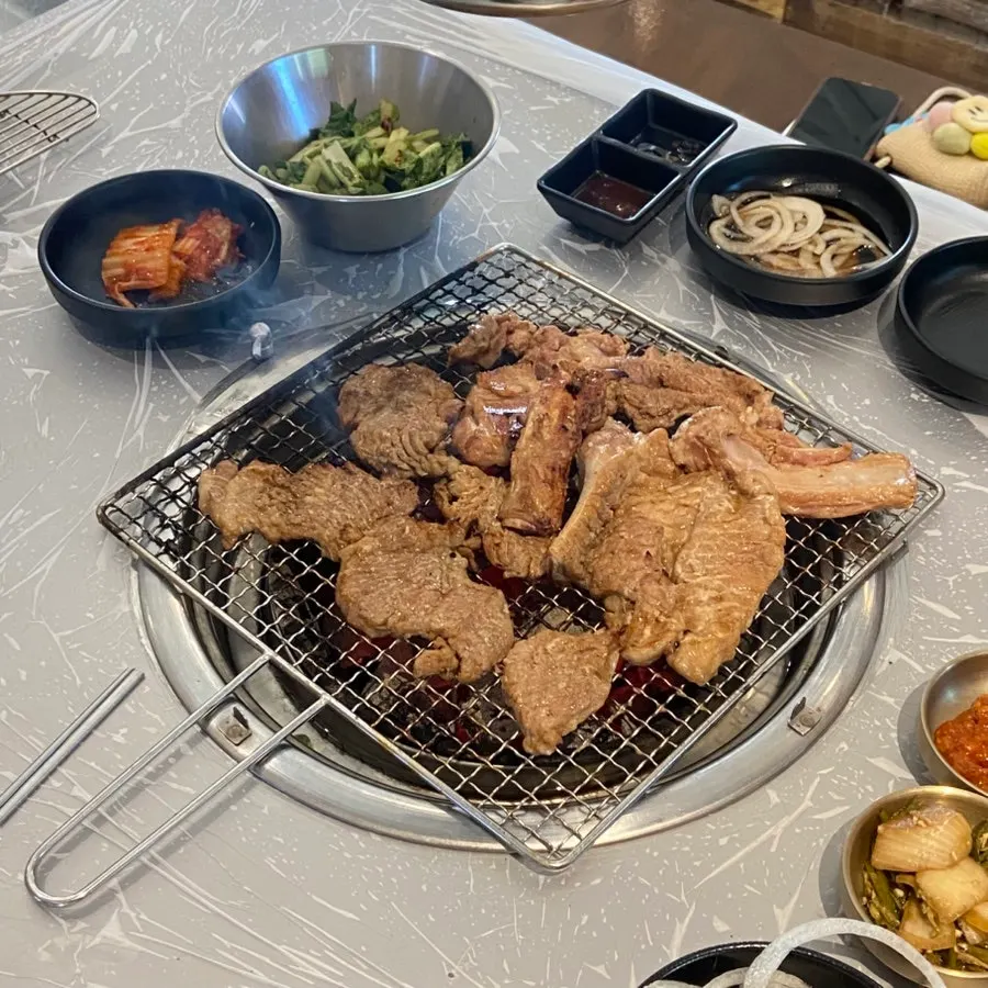 초벌을 마치고 나온 진짜돼지갈비 1kg