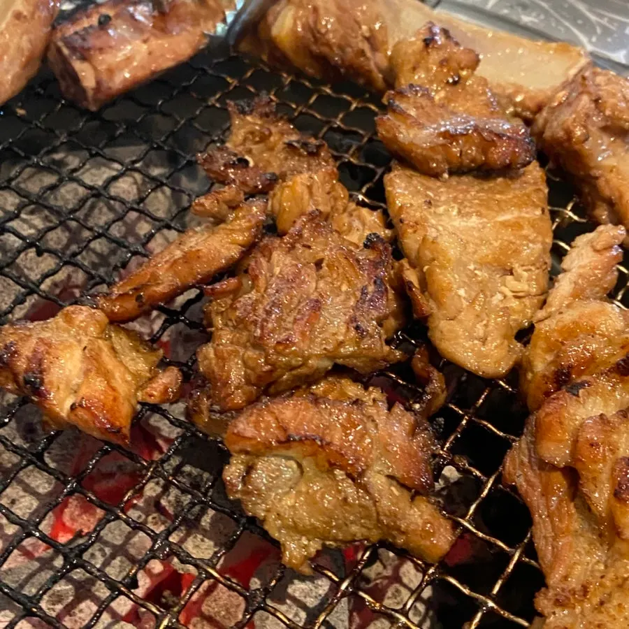 먹기 좋은 크기로 자른 양념갈비