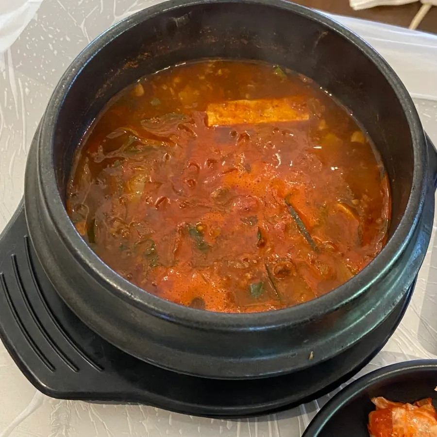 뚝배기에 끓여 나온 한우된장찌개