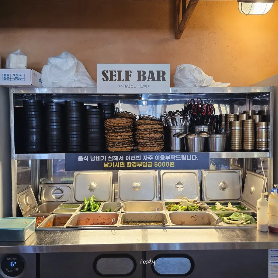 Self-serve corner for topping up side dishes