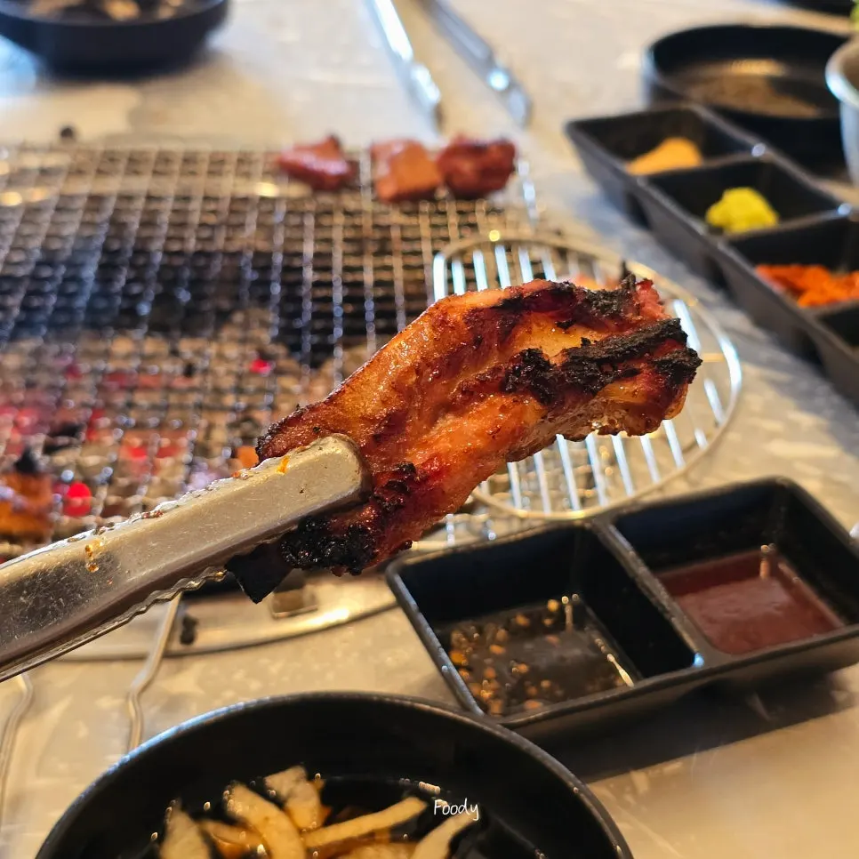 Picking apart charcoal-grilled pork galbi by the bone
