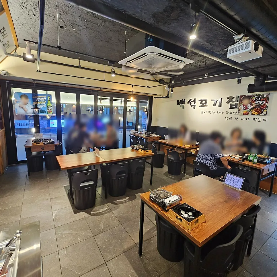 Interior seating at Baekseok Kkogijip on a Saturday evening