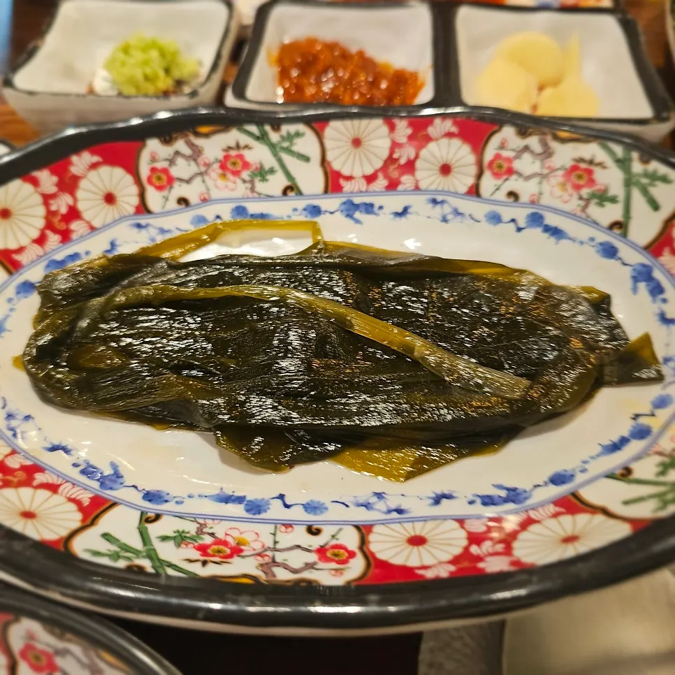 Pickled myeong-i (mountain garlic leaf) side dish