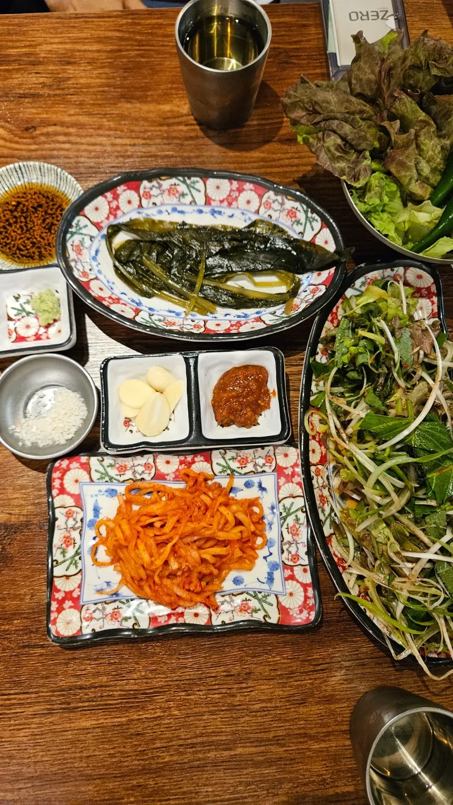 백석 꼬기집 셀프바 쌈 채소와 밑반찬