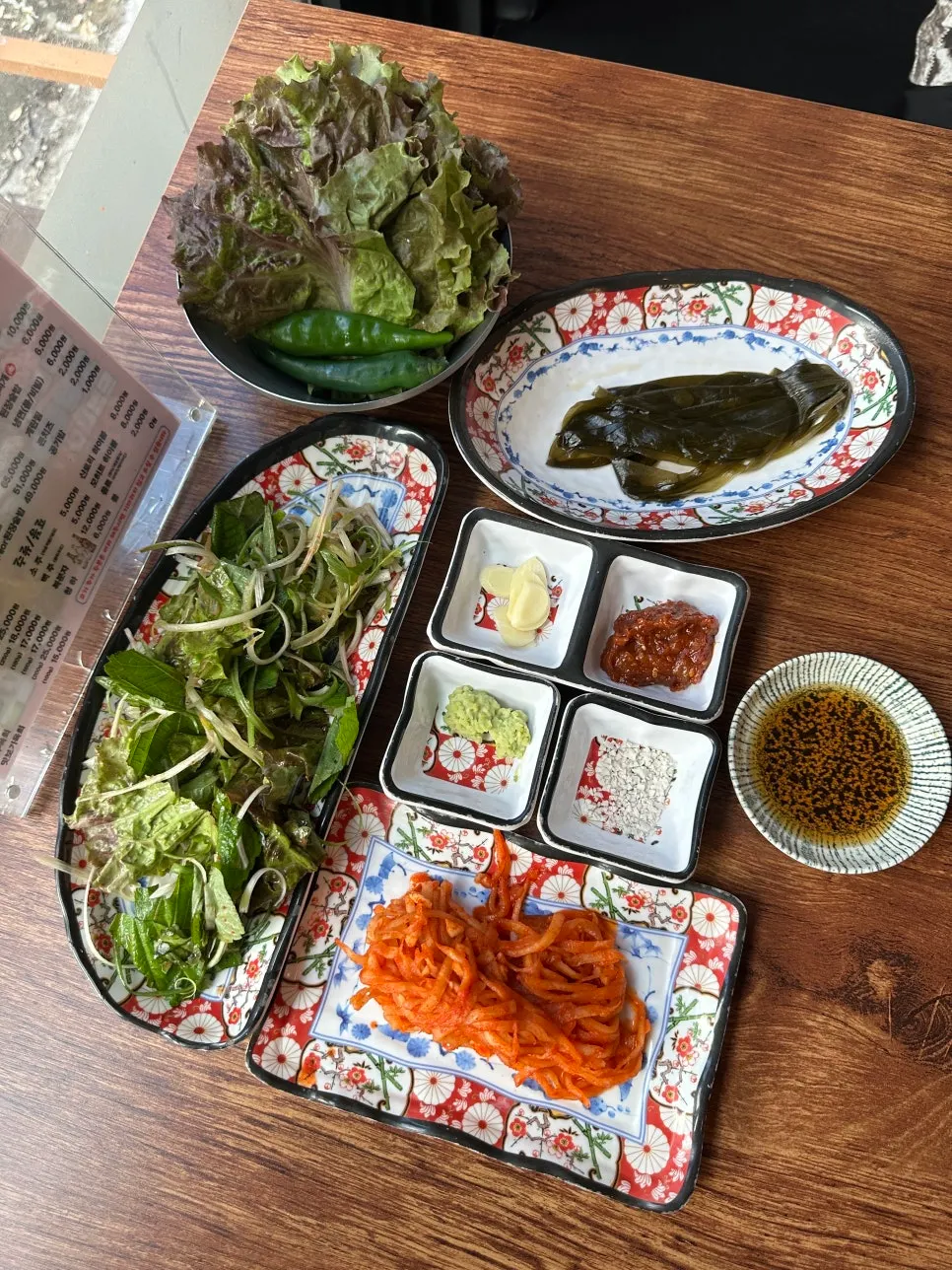 Basic side dish arrangement on the table