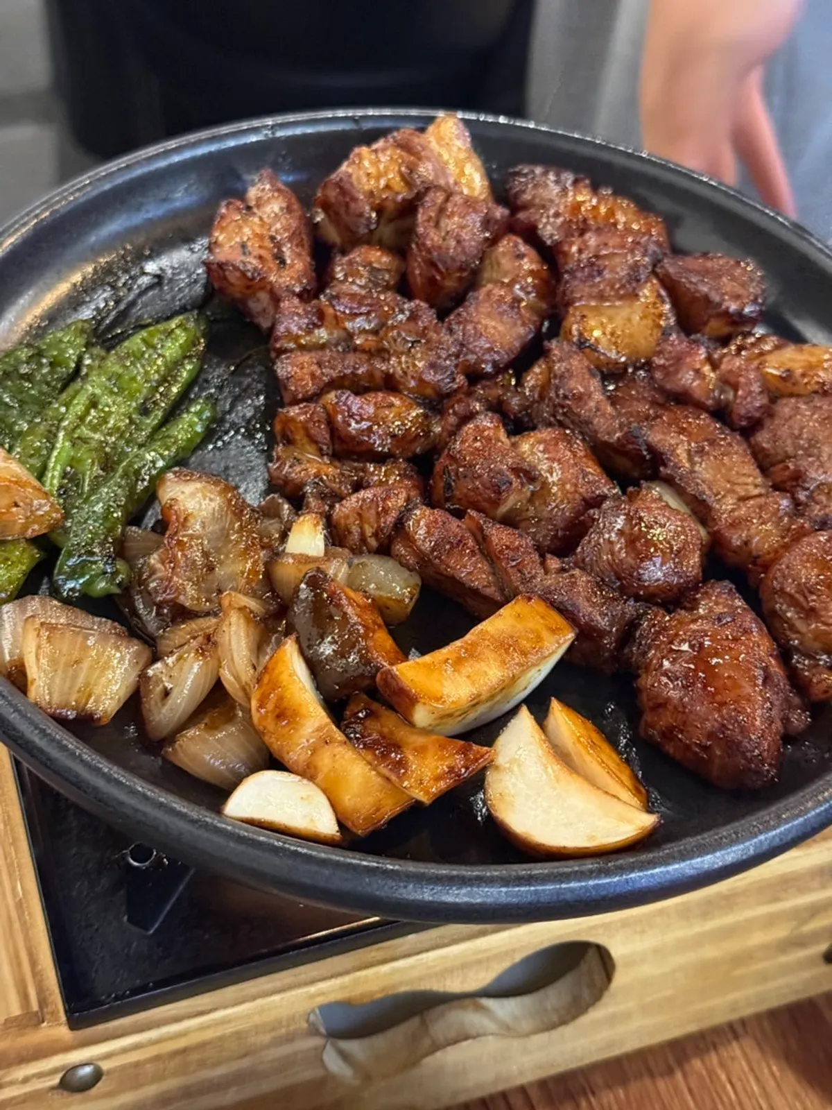 먹기 좋게 구워져 나온 양념한돈구이