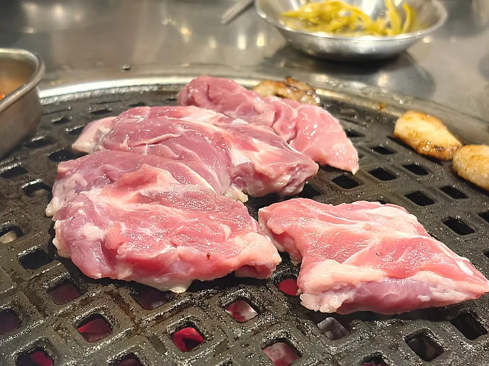 볼항정살을 먹은 뒤 불판