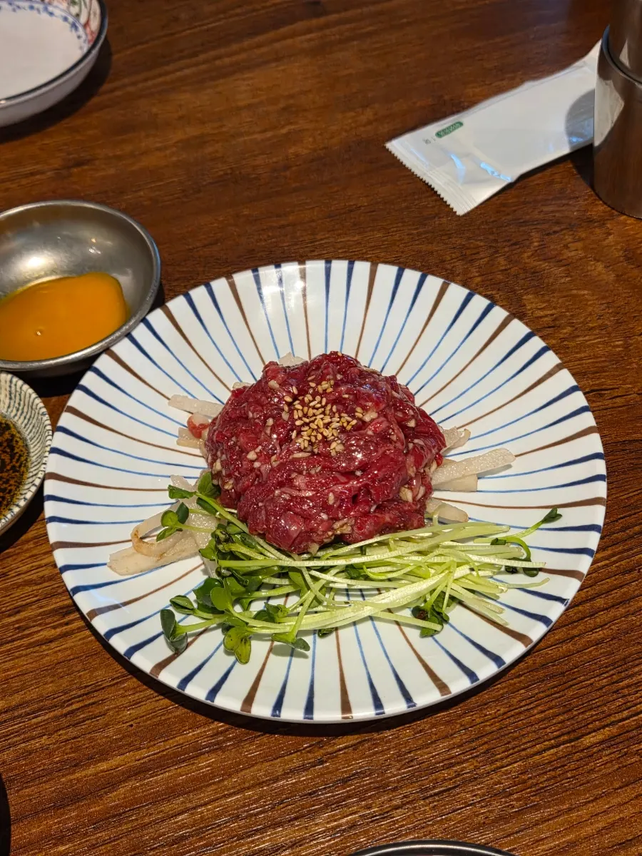 세트에 포함된 맛보기 육회