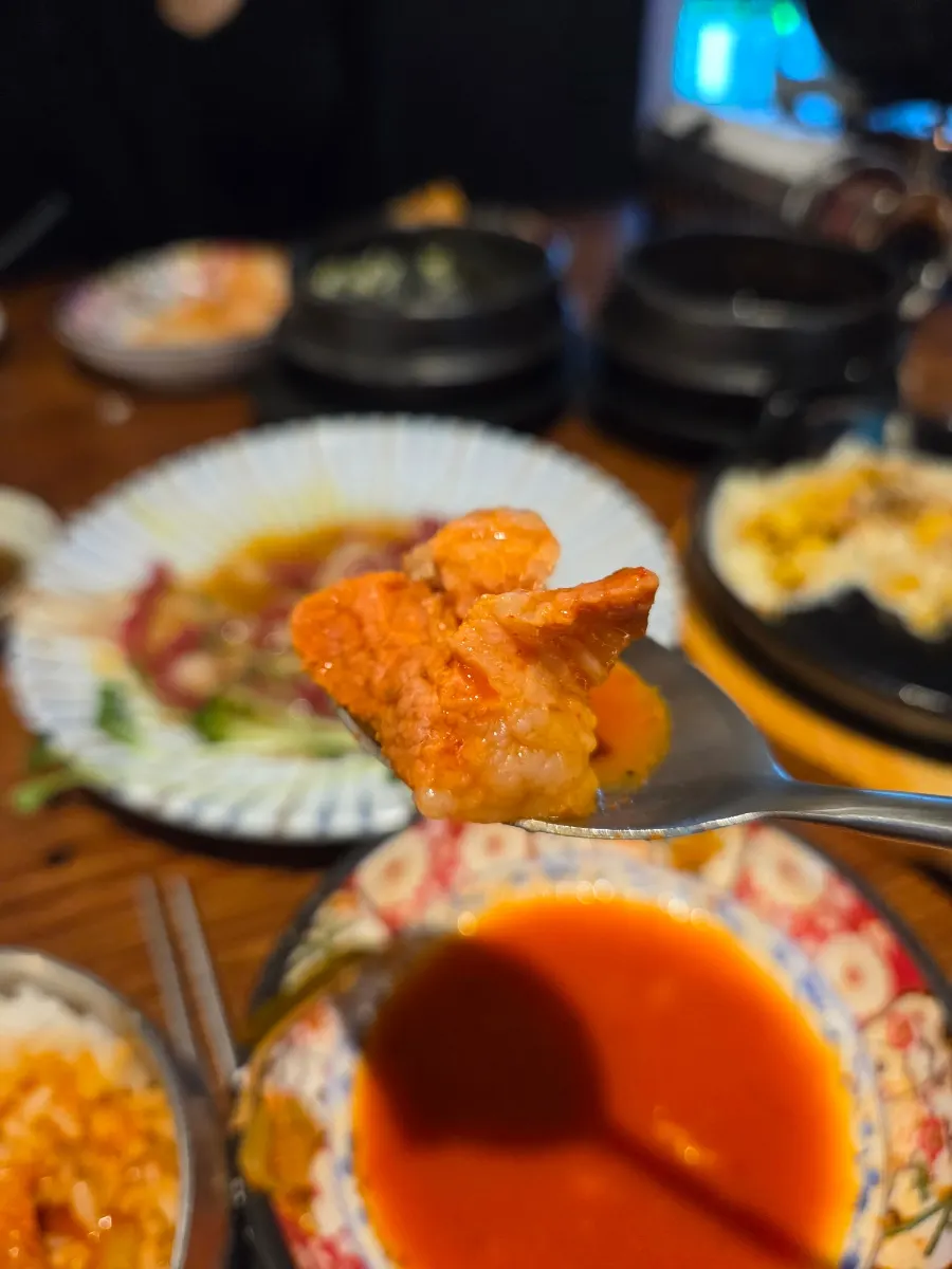 고기가 넉넉히 들어간 칼칼한 김치찌개