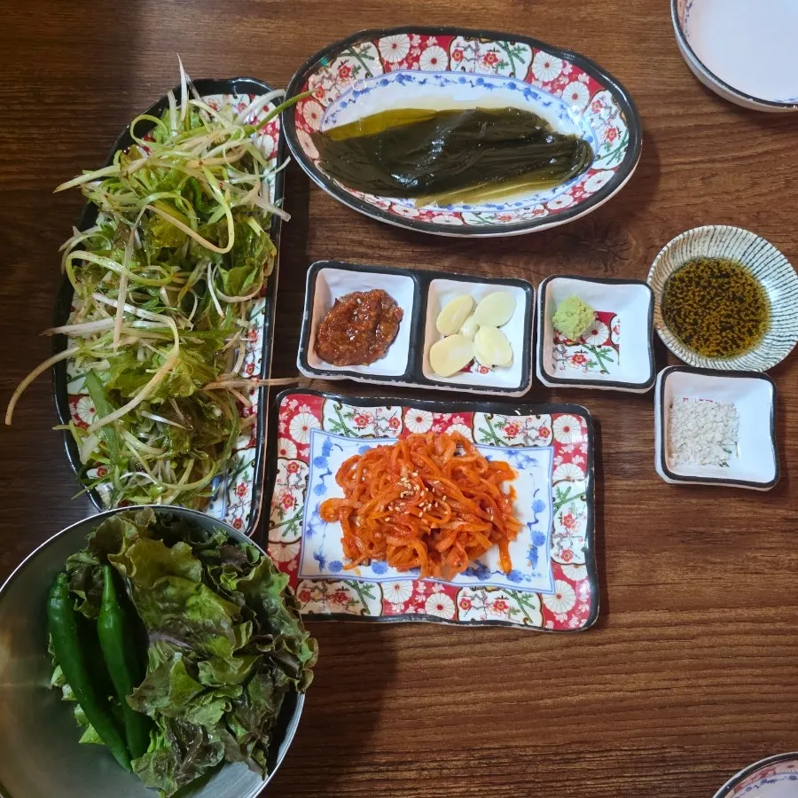 Table set with the basic side dishes