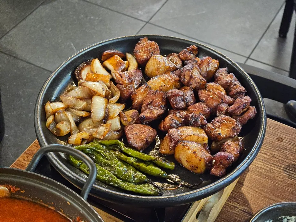 Golden-grilled marinated pork with grilled vegetables