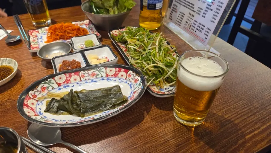 Side dish spread at Baekseok Kkogijip