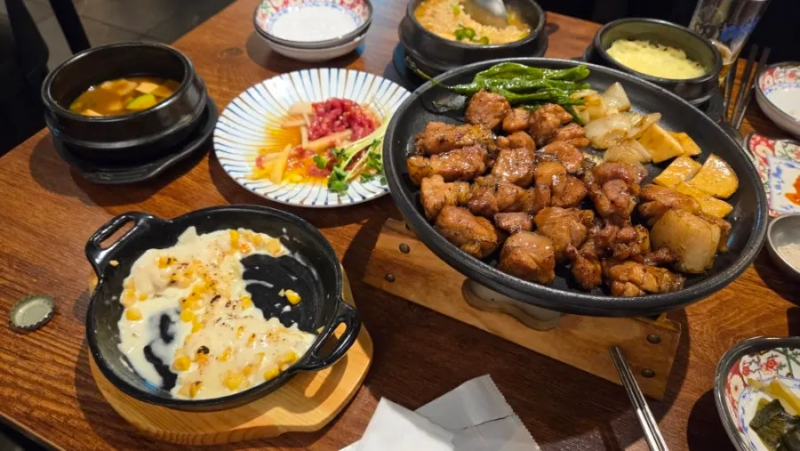 Eating pork ribs with rice