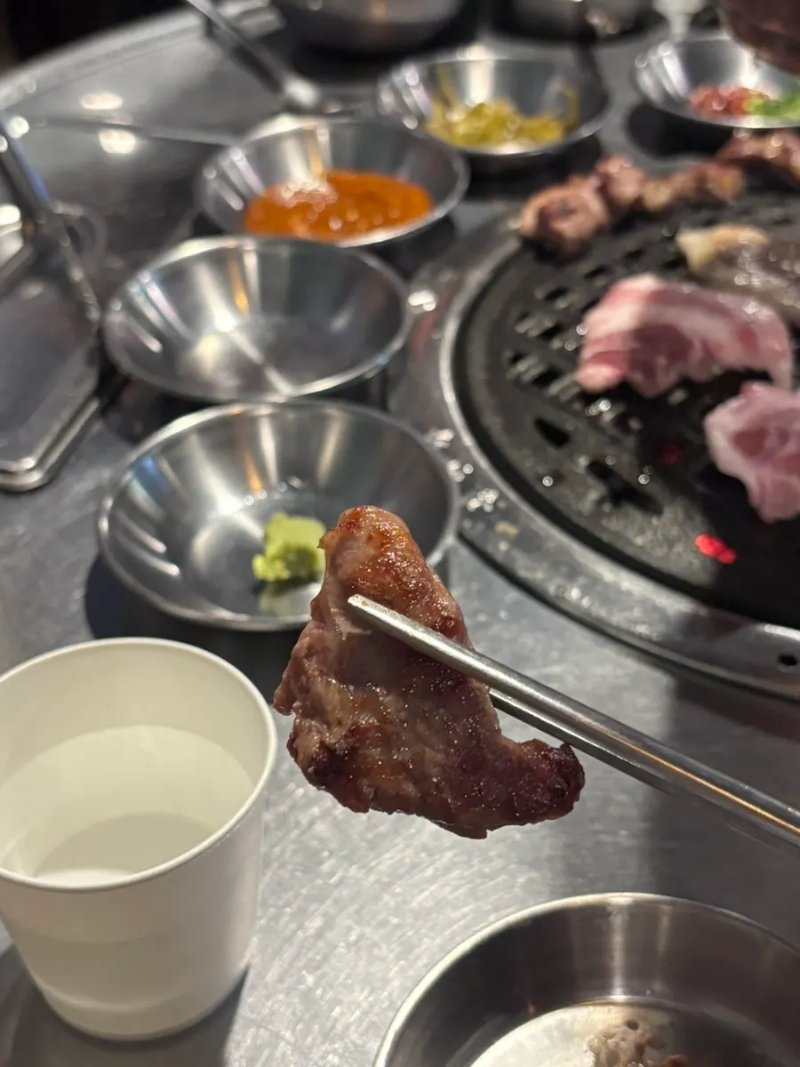 백석역 저녁 고기 식사 이미지
