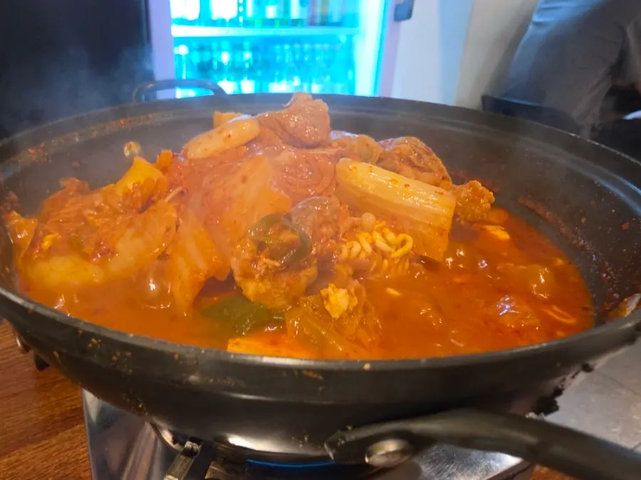 직원이 구워준 노릇한 삼겹살