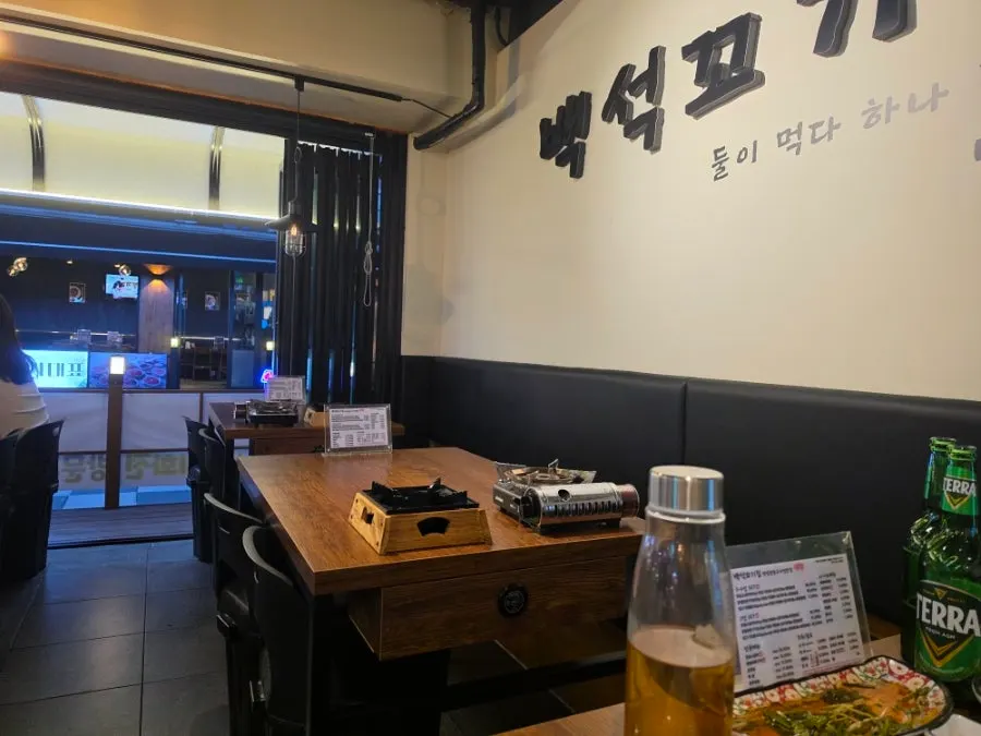 편안한 분위기의 백석 꼬기집 홀