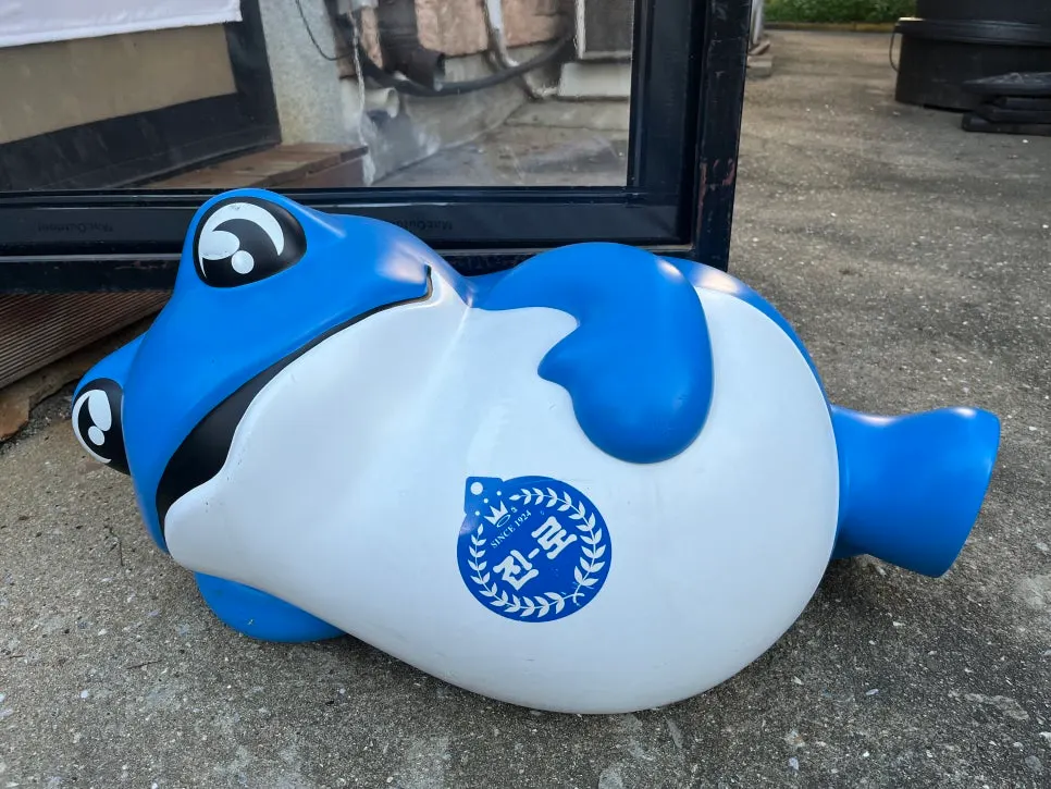 Jinro toad decoration in front of the restaurant
