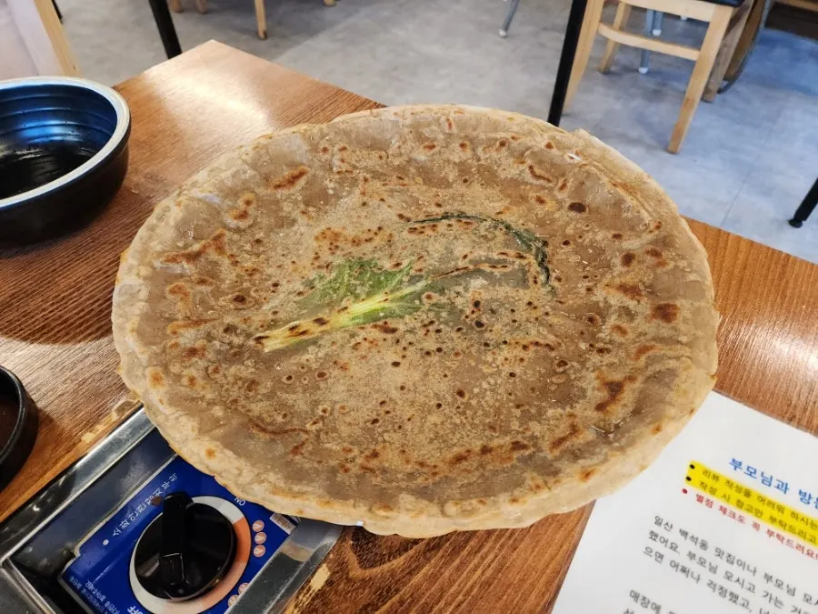 2인 세트에 포함된 큰 메밀전