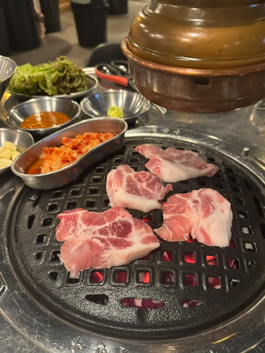 폭탄계란찜 한 숟가락 뜬 모습