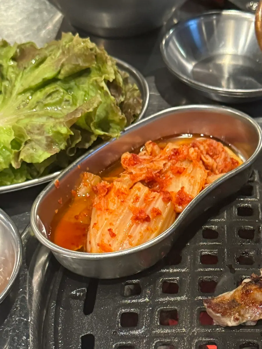숯불에 노릇하게 구워지는 제주 꼬들살