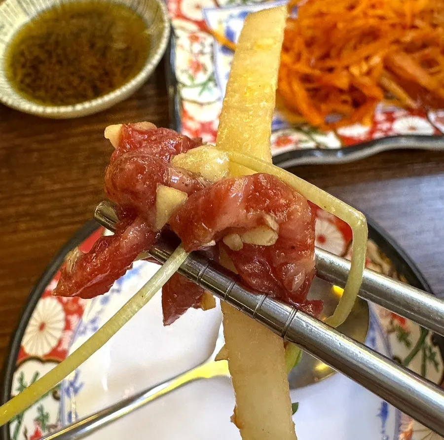 A plate of beef tartare sample at Baekseok Kkogijip