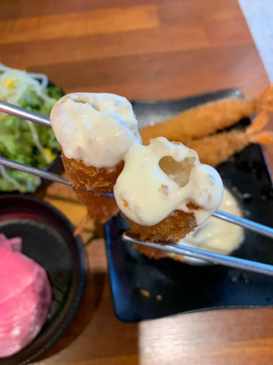 Shrimp tempura served with jjukkumi