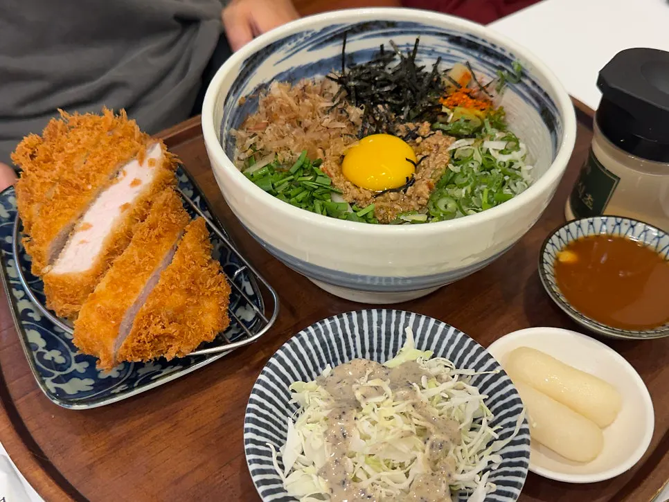 Mazesoba mixed with sauce and toppings