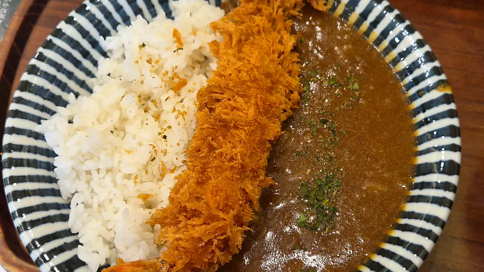 Close-up of ebi tempura curry topped with fried shrimp