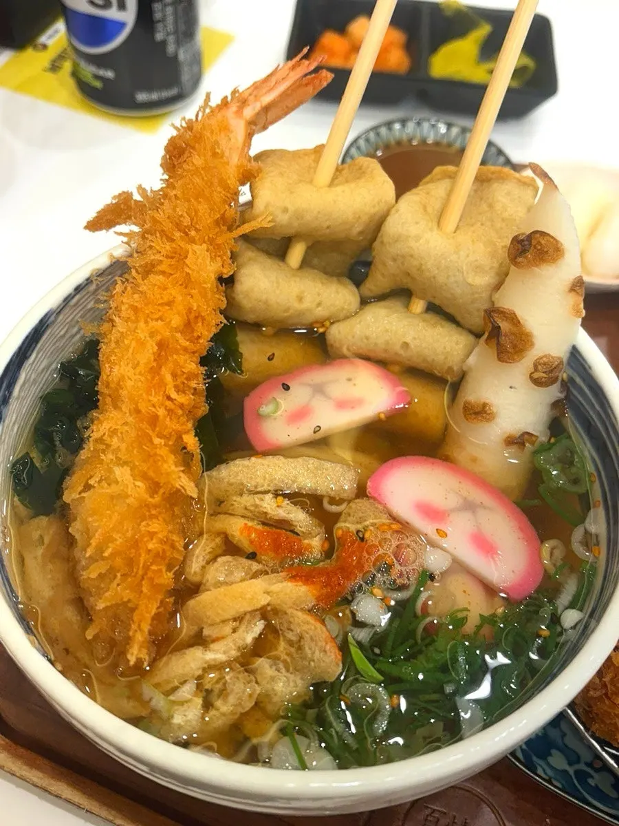 Spicy broth of the karai shrimp tempura fish cake udon
