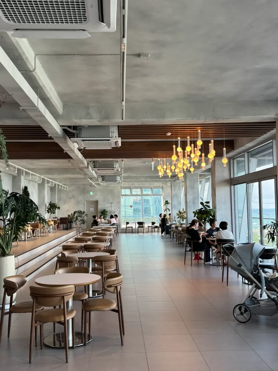 Terrace space run as a no-kids zone
