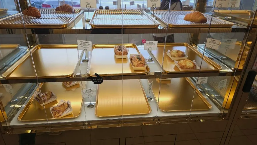 Full view of the 1st-floor bakery section at Baegya Coffee