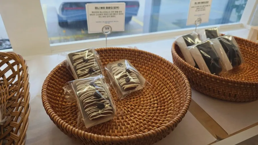 Full view of the cake display case at Baegya Coffee