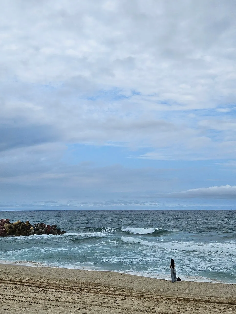 View of the redeveloped Sageunjin Beach walkway