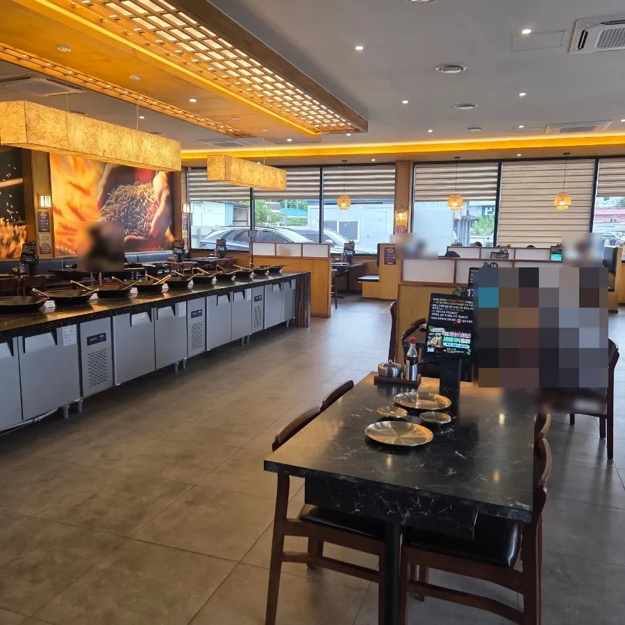 The 'majibang' waiting area at Baengnyeon Boribap