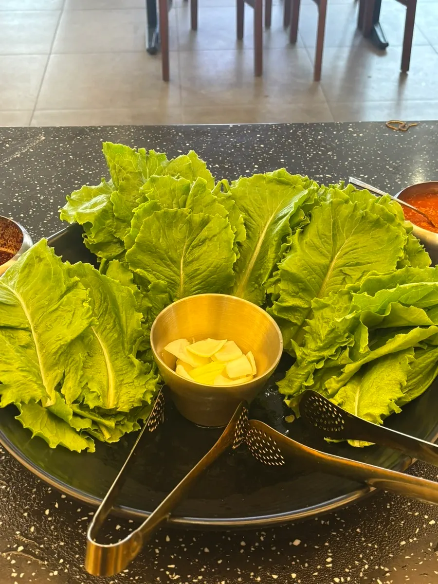 테이블 오더로 주문한 정식 상차림