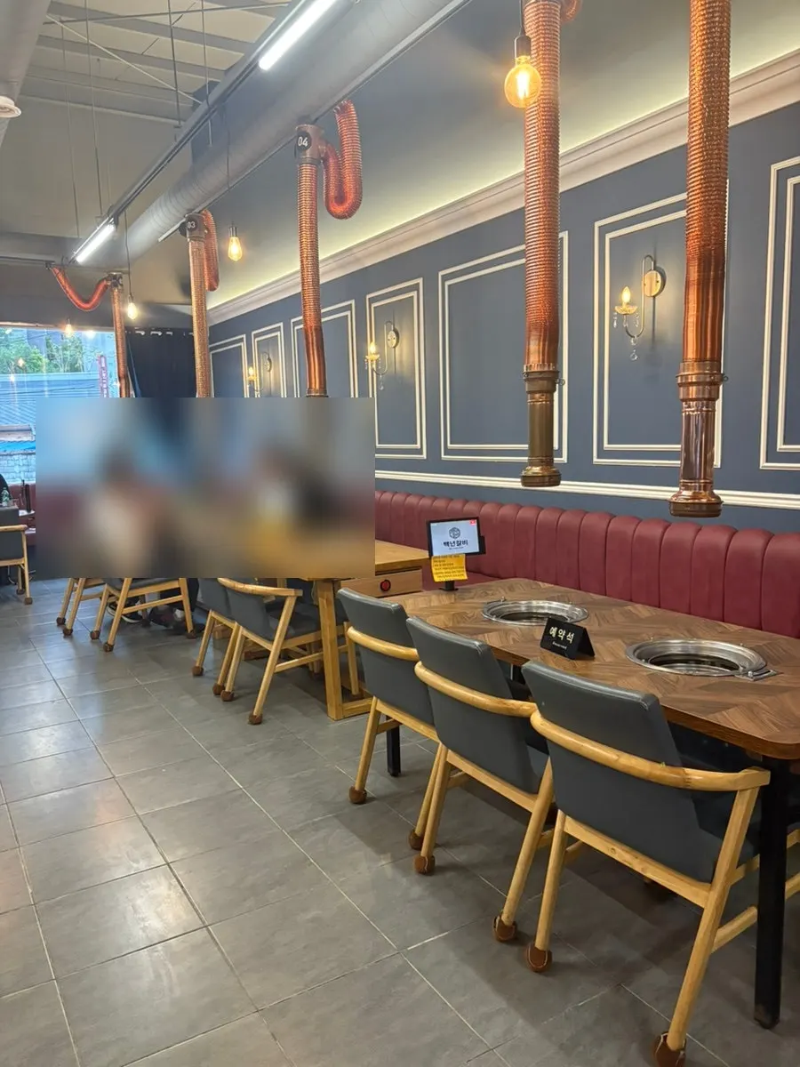 백년갈비 장유본점 매장 내부 모습
