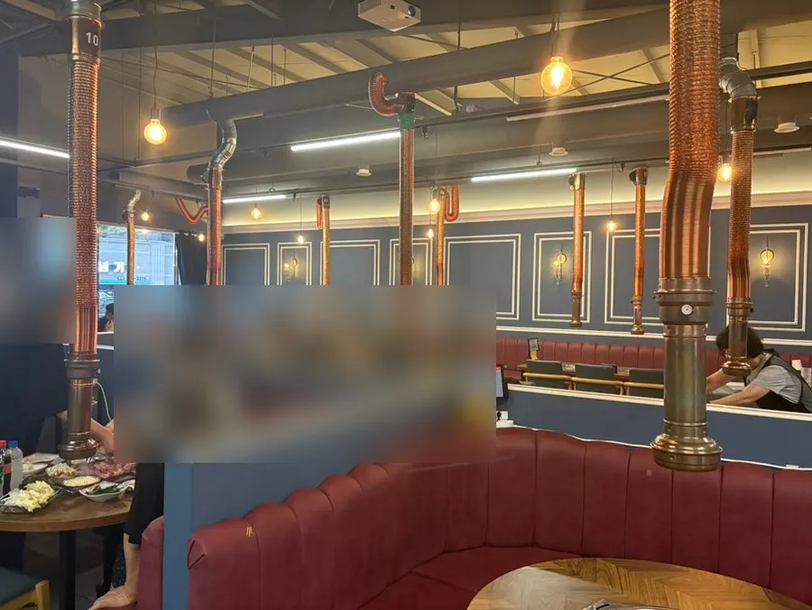 널찍한 백년갈비 장유본점 홀 좌석