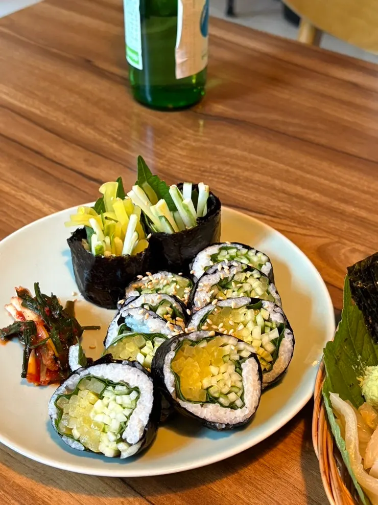 사이드 메뉴 오이김밥 한 접시