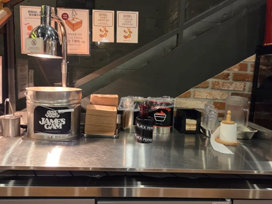 Free James potato chips and various sauces provided in-store
