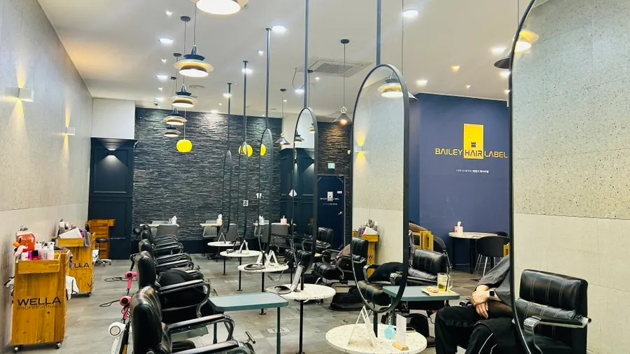 Waiting area at Bailey Hair Label Jeonju Hyoja