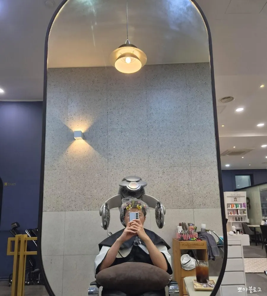 남자 컷 시술을 진행하는 장면