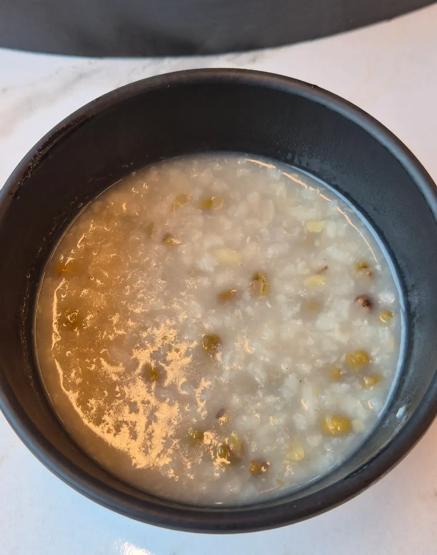 A bowl of free mung bean porridge
