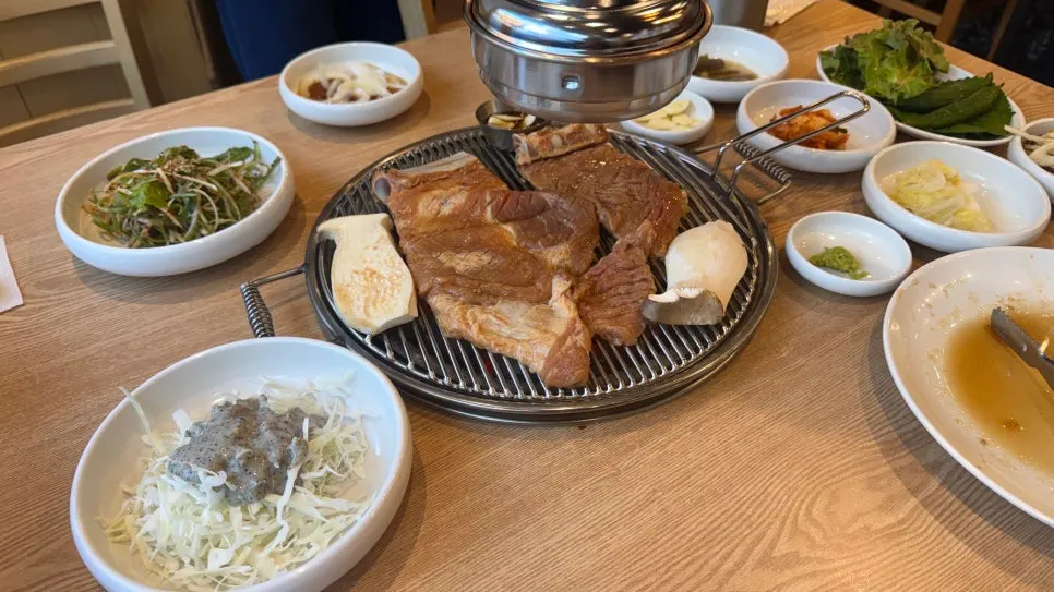 숯불에 올린 양념돼지갈비
