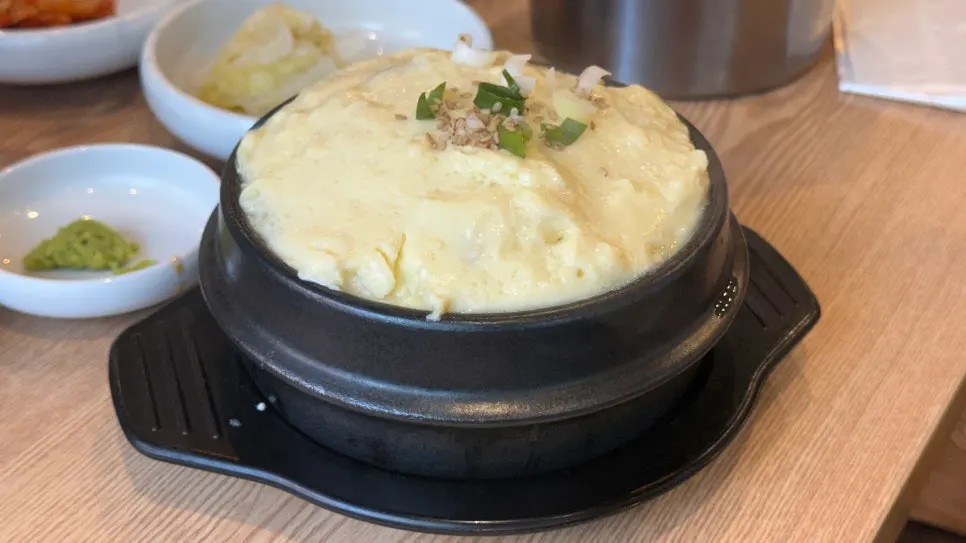 두부와 채소가 든 된장찌개