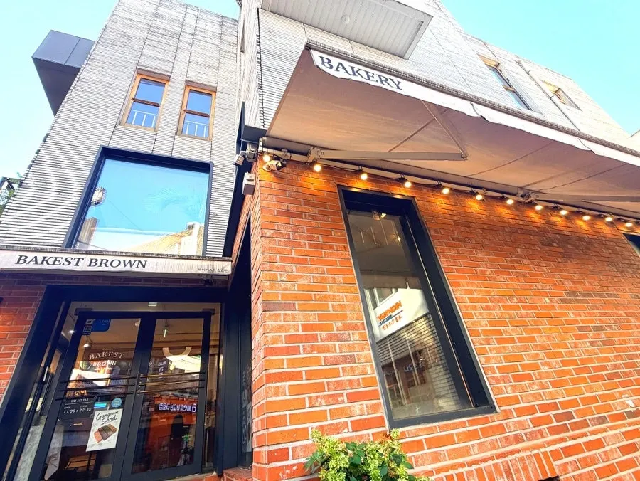 Exterior of Bakerist Brown café building near Gangnam Station