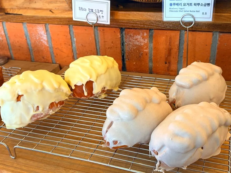 Bakerist Brown's 1st floor bakery display case