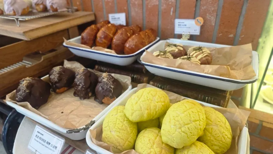 Regularly restocked bread display