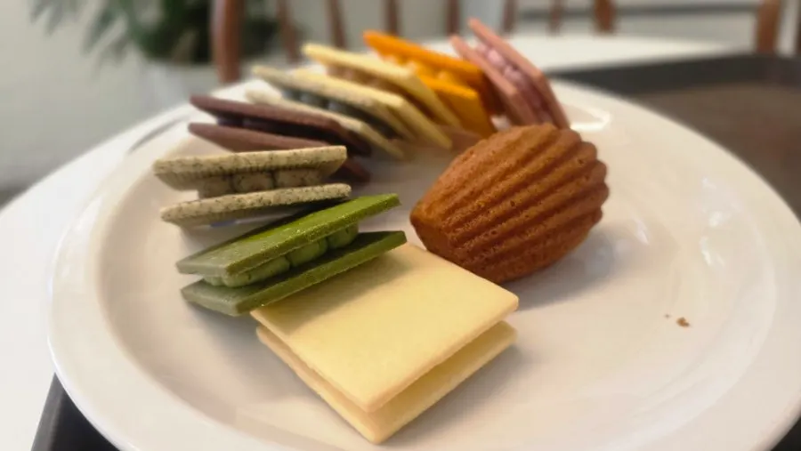 Gangnam Sand, plain madeleine, and salted cream coffee