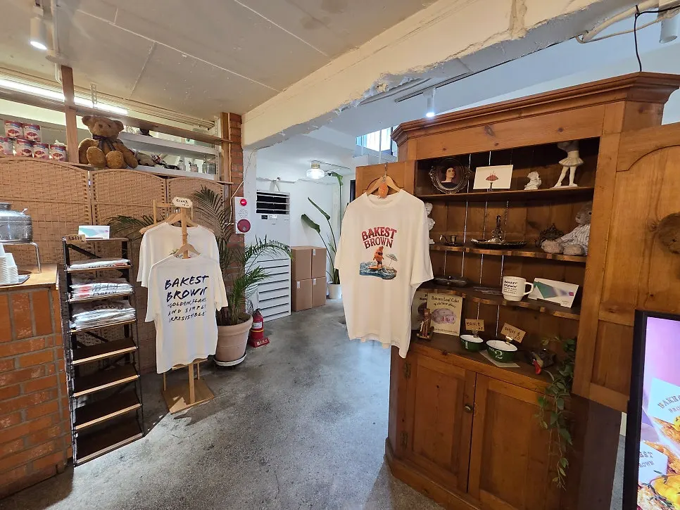 Clothing sales area sharing space with the café on the 1st floor